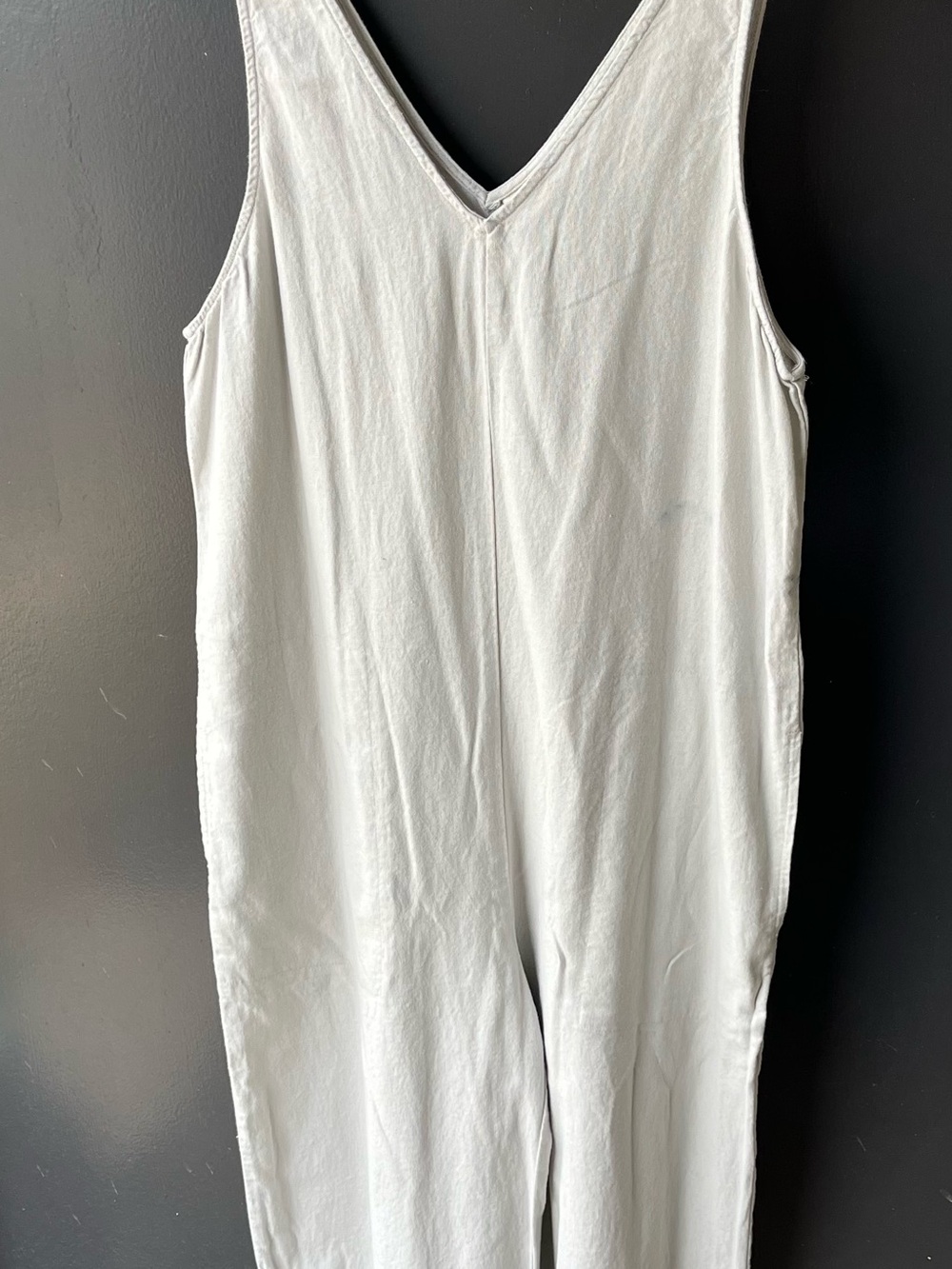 creamV-Neck Sleeveless onesie/side pockets